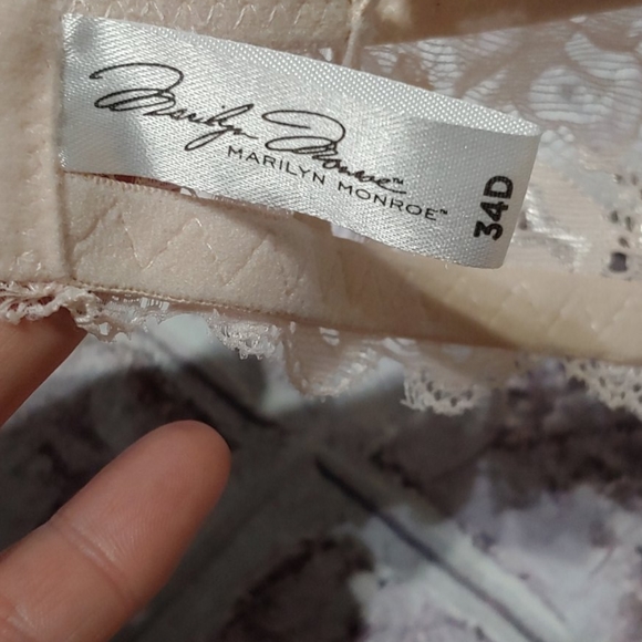 Marilyn Monroe bra - Picture 3 of 3